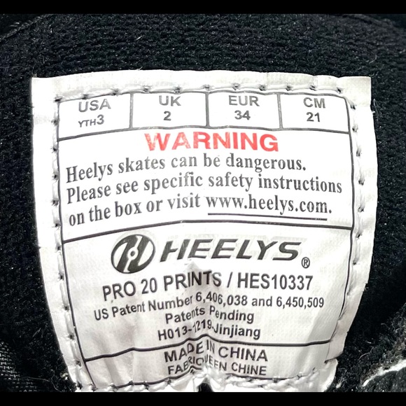 Heelys Pro 20 Skating Sneakers Kids Size 3 Youth with Cool Flame Detail - Picture 15 of 15